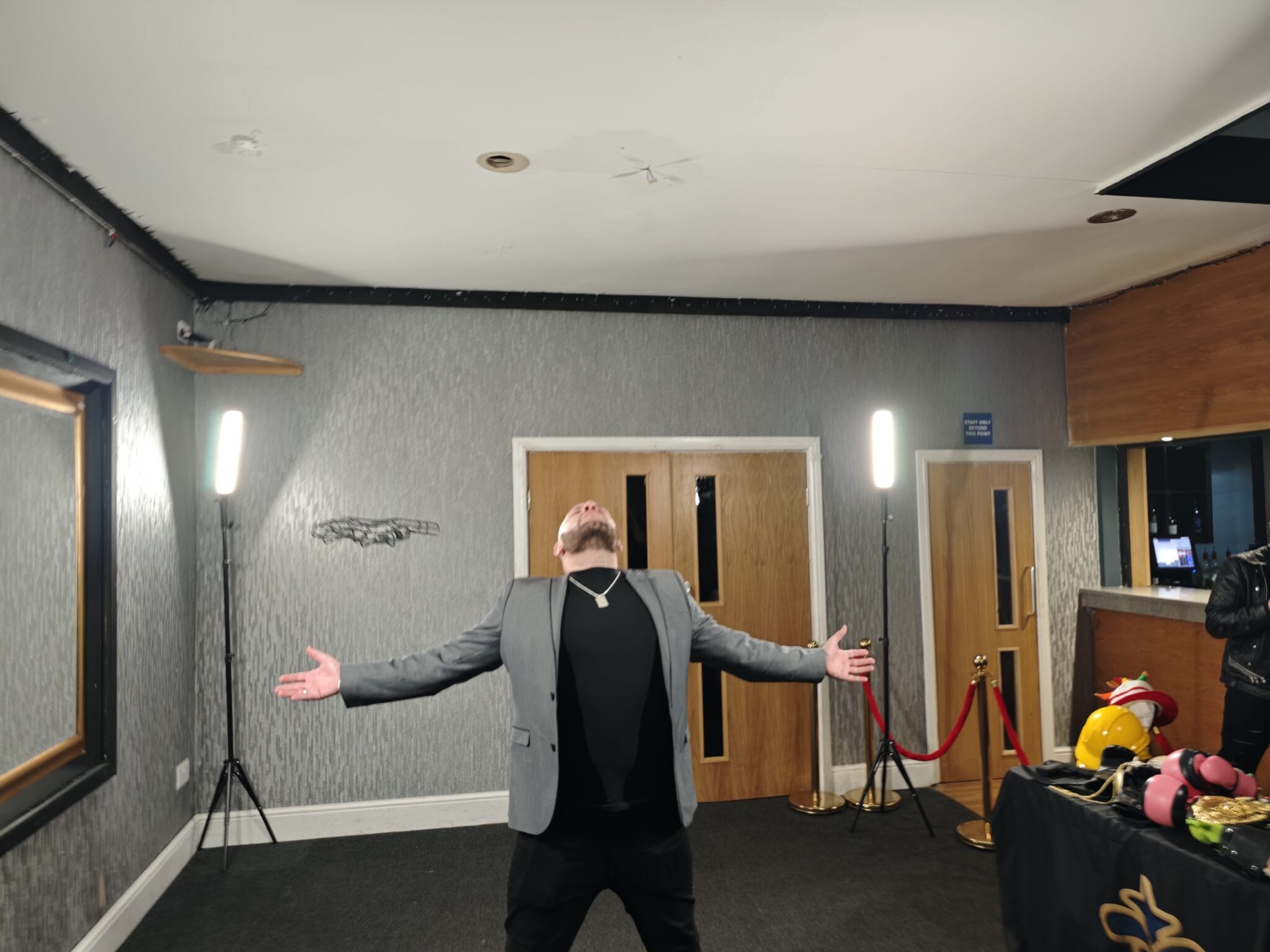 Live media sharing station sending a drone 360 clip to a guest's phone